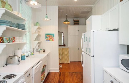 Tybee Island Cottage | Steps to the beach!