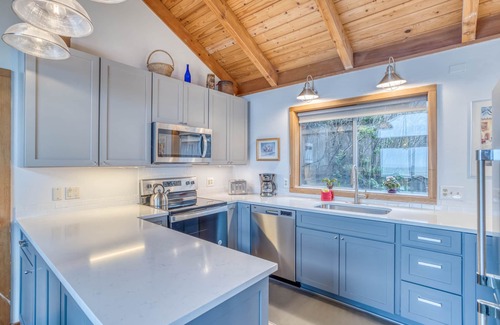 Manzanita House | Steps To the Ocean, With Panoramic Views, Ocean-View Deck in Manzanita!