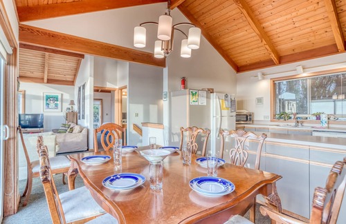 Manzanita House | Steps To the Ocean, With Panoramic Views, Ocean-View Deck in Manzanita!