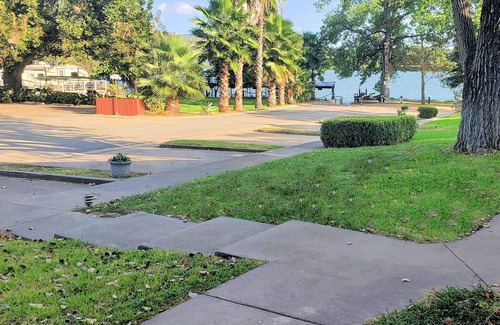 Kingsland Condo | ⭐ Steps2Lake ⭐ Perfect4Families ⭐Wifi⭐