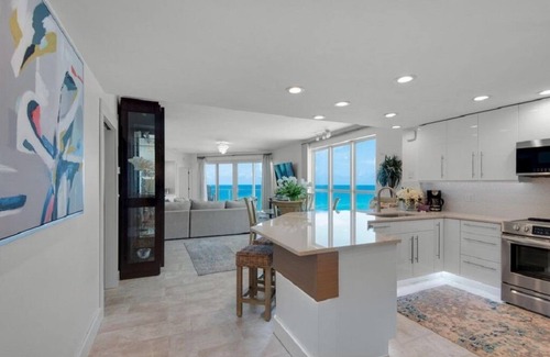 Destin Condo | Sterling Sands - Gulf front - Unit 714 - FREE BEACH SERVICE.3 Bedroom - 3 Bath