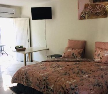 Windhoek Apartment | Steven's bachelor self catering