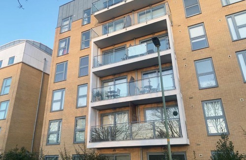 Stevenage Apartment | Stevenage New Town - Free Secure Parking by Comfy Workers