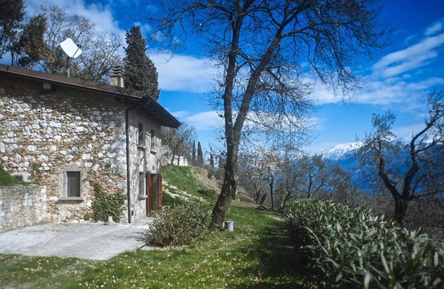 Toscolano Maderno Cottage | Stone cottage with amazing Lake Garda view away from it all