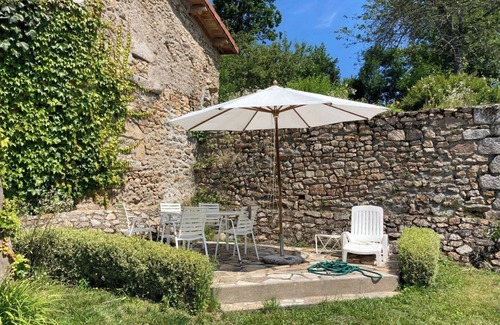 Saint-Victor-Montvianeix House | Stone house with quiet garden ideal for families and hikers