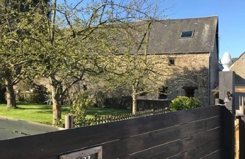 Dragey-Ronthon Cottage | Stone house in the Bay of Mont St Michel