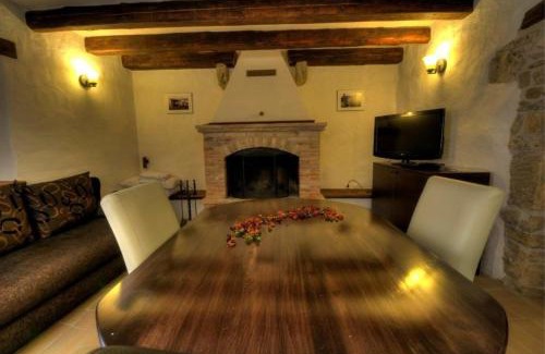 Kotli House | Stone House Kotli