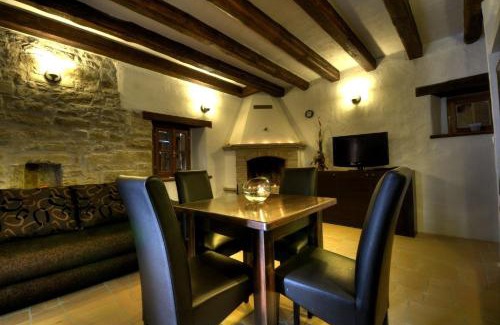 Kotli House | Stone House Kotli