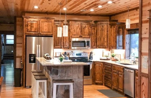 Broken Bow Apartment | Stone Mountain Lodge Luxurious Rustic Retreat