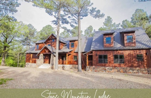 Broken Bow Apartment | Stone Mountain Lodge Luxurious Rustic Retreat