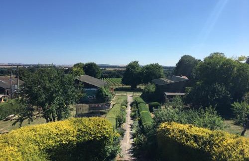 Winterbourne Earls Hostel | Stonehenge Hostel