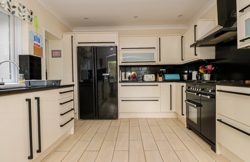 Porthtowan Cottage | STONES THROW, pet friendly, with a garden in Porthtowan