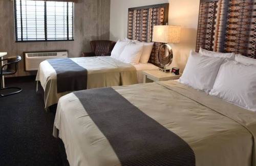 Broken Arrow Hotel | Stoney Creek Tulsa, Deluxe 2 Queen, On-site bar and Pool | 3 Units