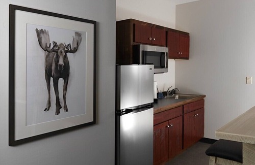 Broken Arrow Hotel | Stoney Creek Tulsa, Long Stay King, Kitchenette, Living Room | 3 Units
