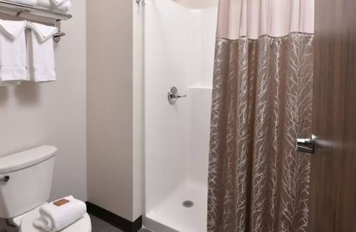 Broken Arrow Hotel | Stoney Creek Tulsa, Long Stay King, Kitchenette, Living Room | 3 Units