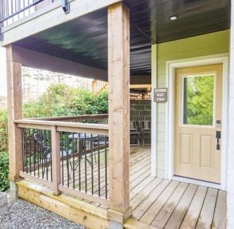 Ucluelet House | Storm Bay, Modern 1 Bed Suite and Chefs Kitchen