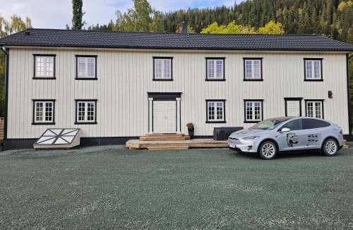 Melhus Villa | Stort hus med 2 leiligheter til leie på Lundamo, Perfekt for større grupper!