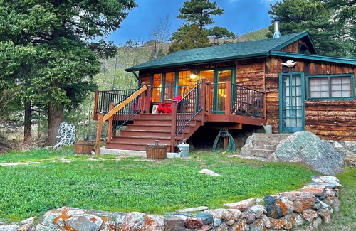 Bellvue Cabin | Storybook Cabin - Private Stream, Incredible Canyon View, Starlink Internet