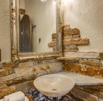 Downtown Leavenworth Hotel | Storybook Riverside Inn