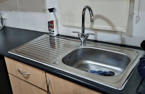 Clacton-on-Sea Cabin | Stosyth-3bed-Sleeps8-FreeHigh-Speed Unlimited WiFi