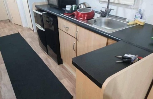 Clacton-on-Sea Cabin | Stosyth-3bed-Sleeps8-FreeHigh-Speed Unlimited WiFi
