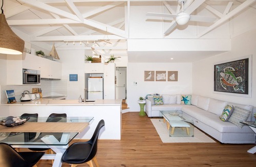 Point Lookout Apartment | Straddie Breeze - A gorgeous fully renovated beachside apartment
