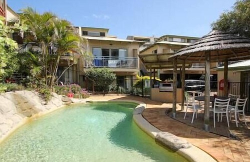Point Lookout Apartment | Straddie Breeze - A gorgeous fully renovated beachside apartment