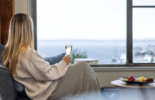 Strahan Hotel | Strahan Village