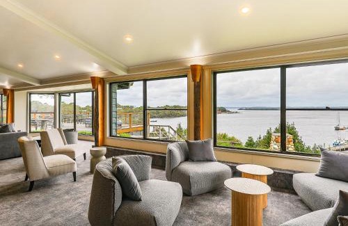 Strahan Hotel | Strahan Village