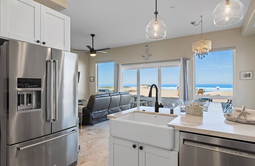 Oceano House | Strandcastle Beach House 2.0 - Oceanfront! - You're right on the sand! n