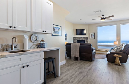 Oceano House | Strandcastle Beach House 2.0 - Oceanfront! - You're right on the sand! n