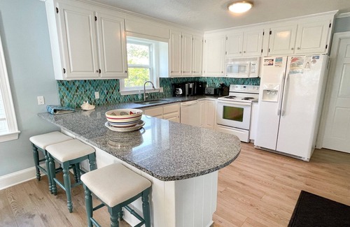 Ocracoke House | Stranded On Purpose "Bluebird Day Too": Spacious dog friendly with a pool table