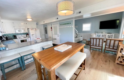 Ocracoke House | Stranded On Purpose "Bluebird Day Too": Spacious dog friendly with a pool table