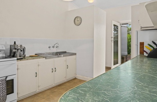 Port Willunga House | Strandhus ~ Port Willunga - Rich history, breathtaking ocean views, and fine art ~ experience Port Willunga, authentically