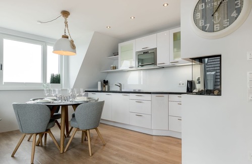 Hornum Apartment | Strandnah Gelegenes, Sehr Komfortables 3-raum-appartement im Ober & Dachgeschoss