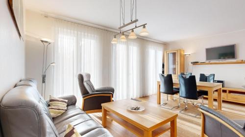 Binz Apartment | strandnahe FeWo mit 2 Schlafzimmern und Terrasse, Residenz Margarete, Binz