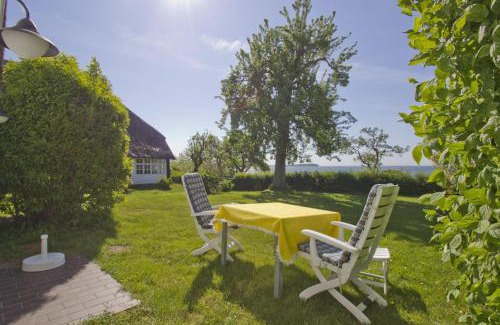 Neuendorf Apartment | strandnahe Idylle am Meer, private Badestelle mit Strandkorb - Gutshof Ostseeblick FeWo Nr 01