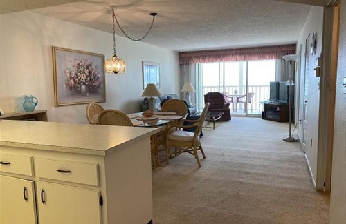 Mid Island House | Strandview #603 - Beachfront condo with screened-in patio and amazing view!