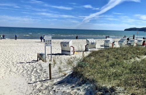 Binz Apartment | Strandvilla Seeadler hinter Düne und Meer