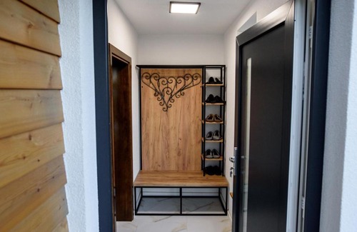 Canton 10 House | Strane