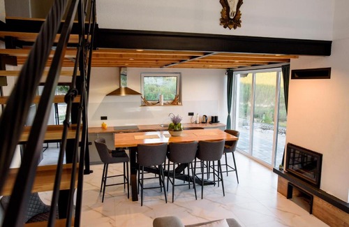 Canton 10 House | Strane