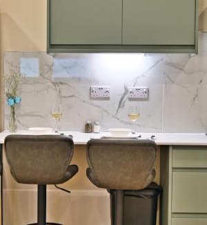 Stratford and New Town Apartment | Stratford, London E15 - modern Studio for 3
