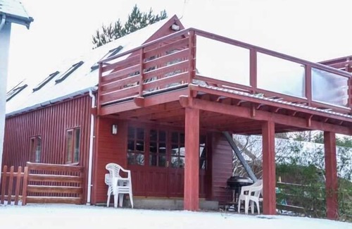 Aviemore Cottage | STRATHAVON CHALET, pet friendly, with a garden in Aviemore