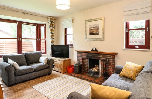Aviemore Cottage | STRATHISLA, pet friendly, with open fire in Aviemore