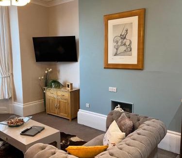 South Cliff Apartment | Strathmore apt Scarborough, pool, gym, parking