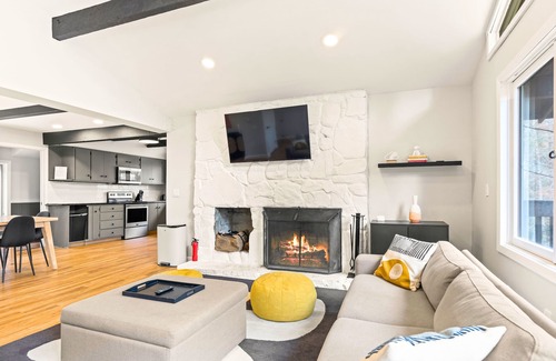 Winhall Ski Chalet | Stratton Mountain Getaway: Ski Chalet w/Hot Tub, Fireplace, BBQ & Pond Views