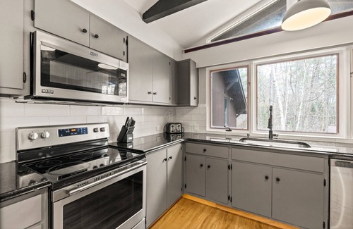 Winhall Ski Chalet | Stratton Mountain Getaway: Ski Chalet w/Hot Tub, Fireplace, BBQ & Pond Views
