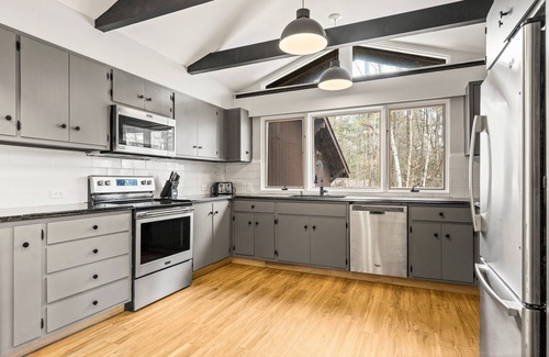 Winhall Ski Chalet | Stratton Mountain Getaway: Ski Chalet w/Hot Tub, Fireplace, BBQ & Pond Views