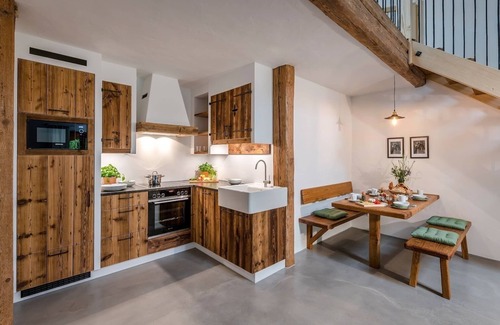 Eggstatt Apartment | Straw room 110sqm, 2 bedrooms, sauna, fireplace, gallery with balcony