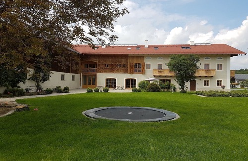 Eggstatt Apartment | Straw room 110sqm, 2 bedrooms, sauna, fireplace, gallery with balcony
